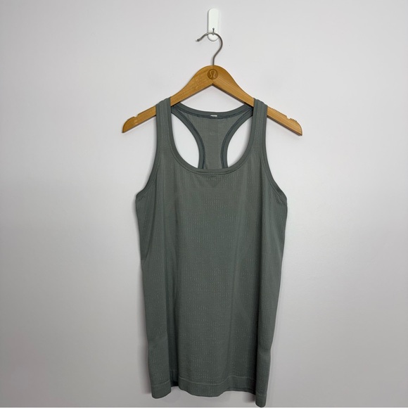 Lululemon Swiftly Tech Racerback 2.0 Disconnect Rhino Grey / Vapor Size 8 - Picture 1 of 4